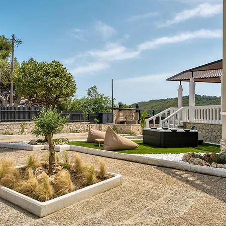 Green Fragiata Featuring A Heated Pool Spa * Agalás