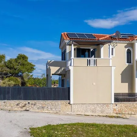 Villa Green Fragiata Featuring A Heated Pool Spa
