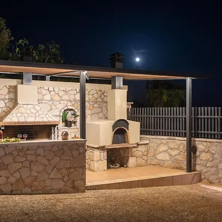 Green Fragiata Featuring A Heated Pool Spa Villa