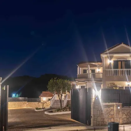 Villa Green Fragiata Featuring A Heated Pool Spa