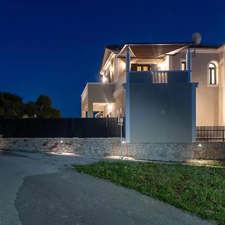 Green Fragiata Featuring A Heated Pool Spa Villa