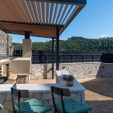 Villa Green Fragiata Featuring A Heated Pool Spa