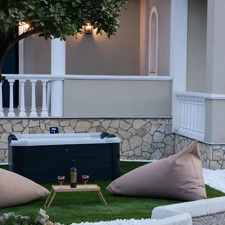 Green Fragiata Featuring A Heated Pool Spa