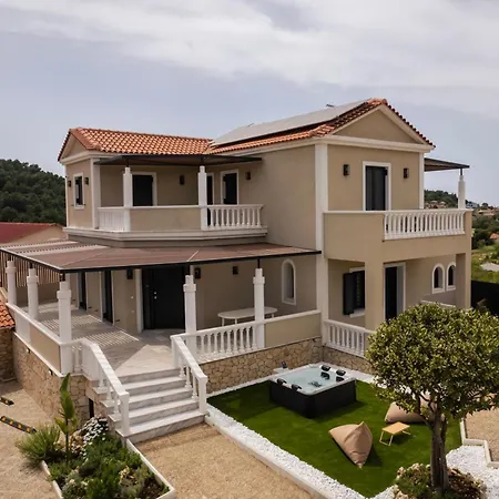 Villa Green Fragiata Featuring A Heated Pool Spa