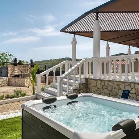 Villa Green Fragiata Featuring A Heated Pool Spa *