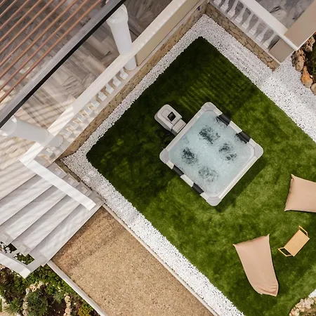Green Fragiata Featuring A Heated Pool Spa *
