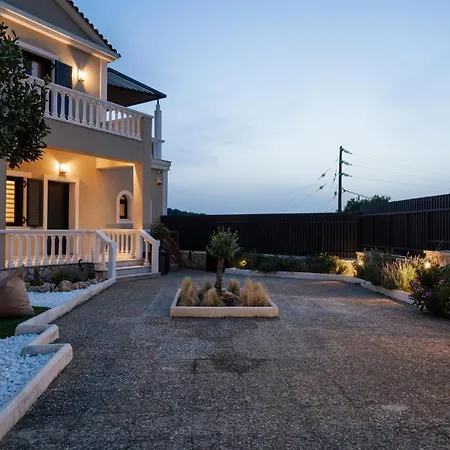 Villa Green Fragiata Featuring A Heated Pool Spa
