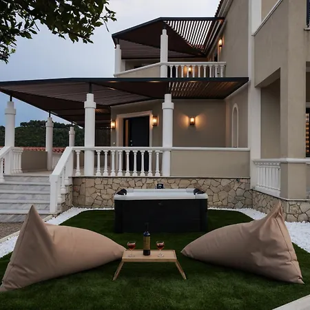 Green Fragiata Featuring A Heated Pool Spa Villa Agalas