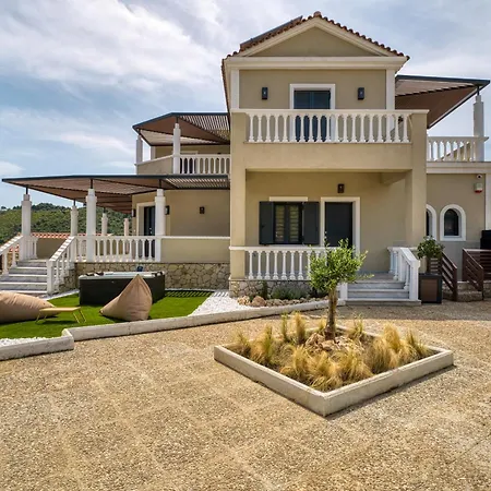 Green Fragiata Featuring A Heated Pool Spa Villa