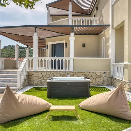 Villa Green Fragiata Featuring A Heated Pool Spa *