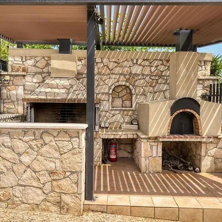 Green Fragiata Featuring A Heated Pool Spa Villa Agalas